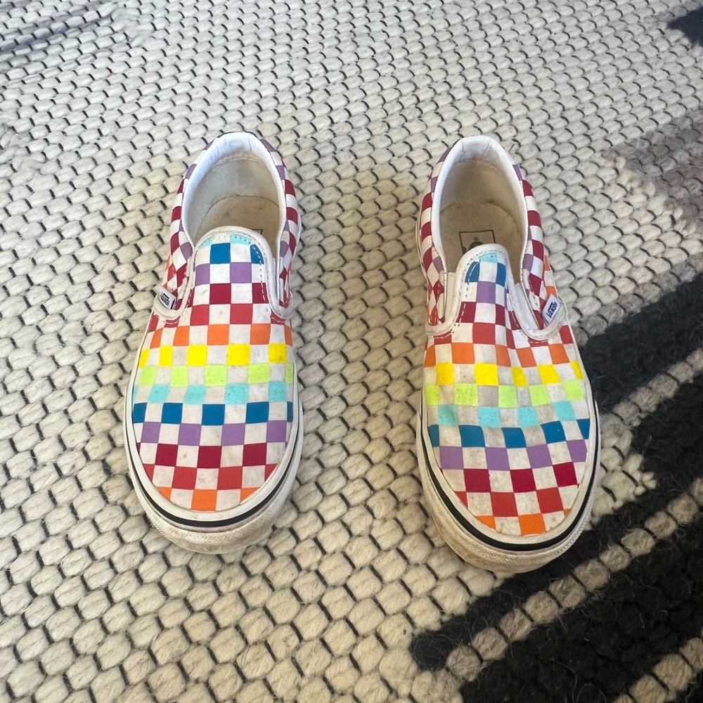 Old-school Spicolli vans in rainbow color. Size 2.5 kids.